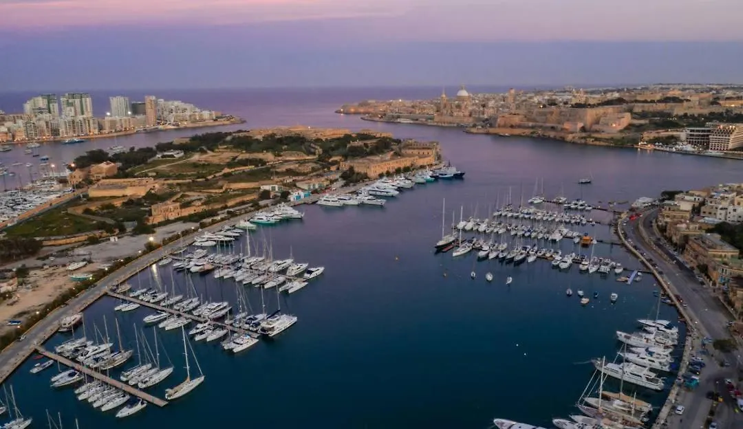 Apartment Modern 3Br Home With Stunning Marina View In Pieta By 360 Estates