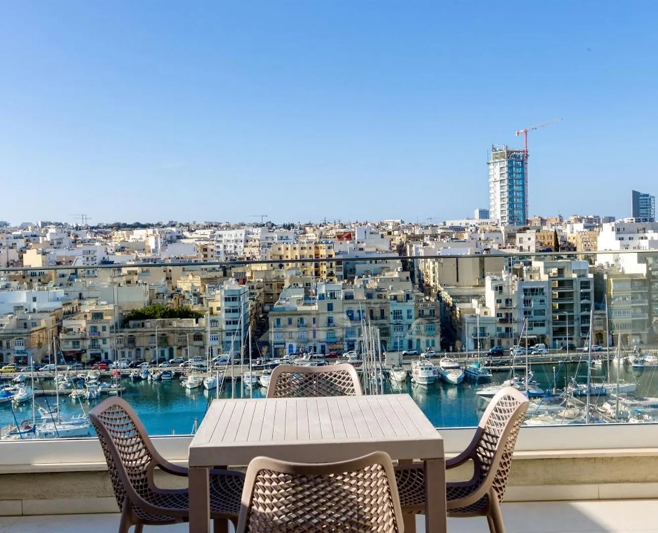 Modern 3Br Home With Stunning Marina View In Pieta By 360 Estates Apartment